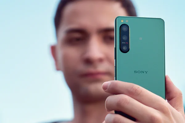 سونی احتمالا گوشیهای Xperia 1 V و Xperia 5 V را با طراحی جدیدی تولید میکند