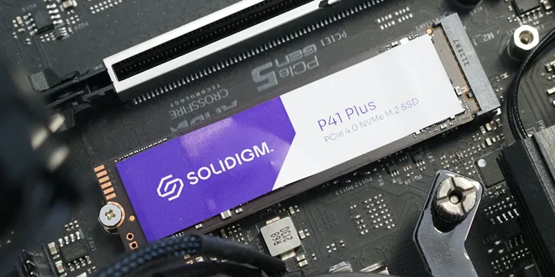 بررسی حافظه SSD Solidigm P41 Plus : زاده شده در رنگ بنفش