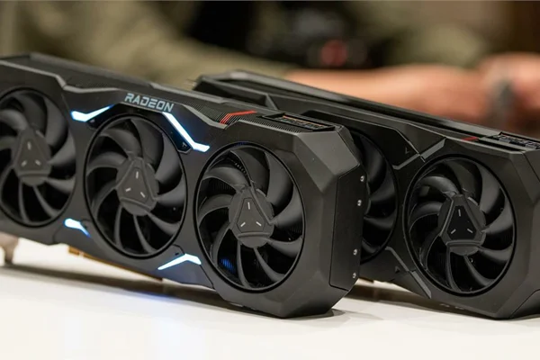 گزارش شده است که AMD تعداد 200000 پردازنده گرافیکی RDNA 3 "Navi 31" برای Radeon RX 7900 XTX و RX 7900 XT در سه ماهه چهارم 2022 ارسال کرده است.