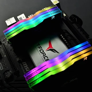 رم دسکتاپ DDR4 دو کاناله 3200 مگاهرتزCL16 تیم گروپ مدل T-Force Delta RGB ظرفیت 16 گیگابایت