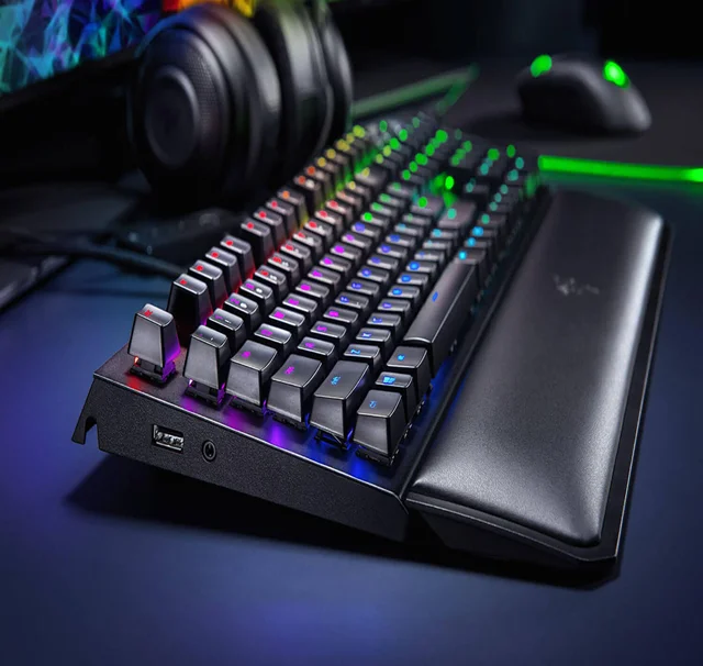 کیبورد مخصوص بازی ریزر مدل BLACKWIDOW ELITE GREEN SWITCH