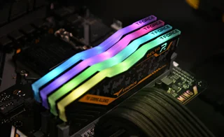 رم دسکتاپ DDR4 دو کاناله 3200 مگاهرتزCL16 تیم گروپ مدل T-Force Delta RGB ظرفیت 16 گیگابایت