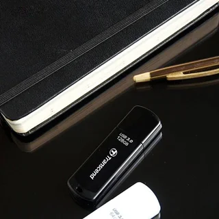 فلش مموری ترنسند مدل JetFlash 700 ظرفیت 16 گیگابایت