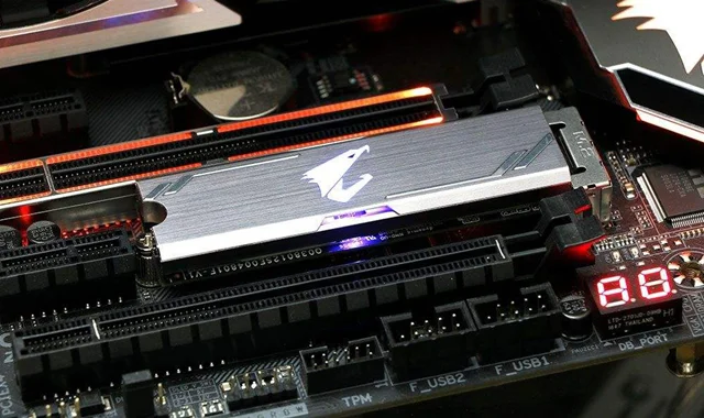اس اس دی اینترنال گیگابایت مدل AORUS RGB M.2 NVMe ظرفیت 512 گیگابایت