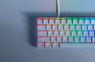 کیبورد ریزر مدل Huntsman Mini Mercury  Purple Optical Switch Clicky White
